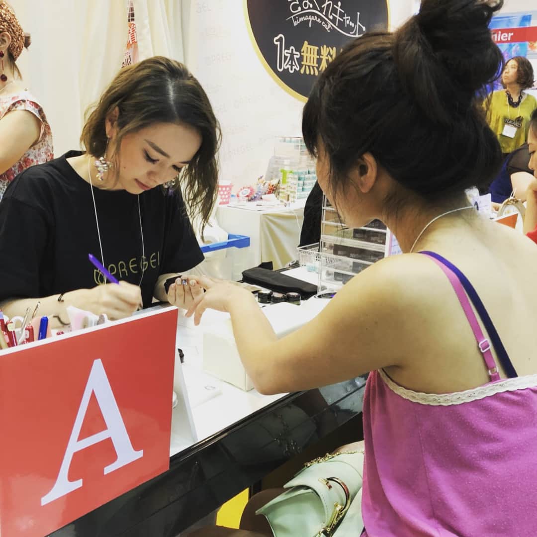 PREGELさんのインスタグラム写真 - (PREGELInstagram)「大変ご迷惑をおかけしましたが本日よりアート1本体験再開しております！ 今回はプリジェルアワードグランプリ賞受賞の壇林さんと準グランプリ受賞の山下さんが参加！ 台湾からベティジェル認定講師のKIKIさんも参戦していますよ！ ぜひブースにいらしてください！ お待ちしています！  #東京ネイルフォーラム #プリアンファブース #プリジェル #きまぐれキャット #ベティジェル #アート1本体験再開しています！ #プリジェルアワード受賞 #檀林沙紀さん #山下珠美さん #ベティジェル認定講師 #KIKIさん #東京ビッグサイト」5月15日 14時09分 - pregelofficial