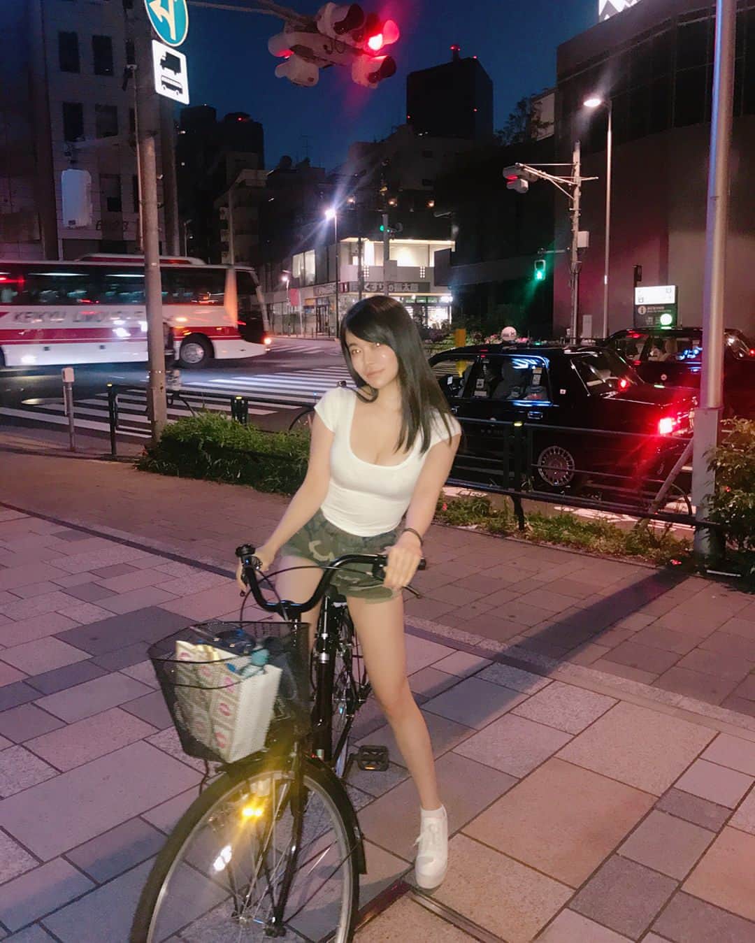 渋谷ゆりさんのインスタグラム写真 - (渋谷ゆりInstagram)「毎日チャリ。ブレない女😘 Everyday bicycle. I’m a woman of principle😘 每天都自行車。我是個有原則的女人 😘 #東京 #日本 #tokyo #japan #チャリ #自行車 #自行车 #bike #bicycle #自転車」5月15日 21時35分 - shibuya_yuri