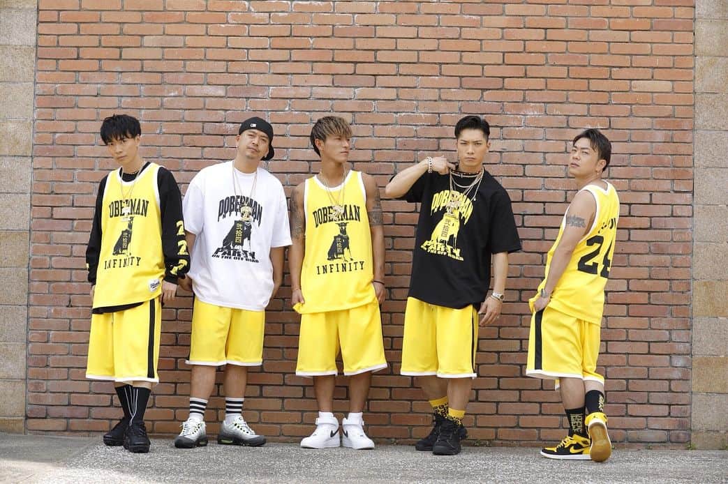 GSさんのインスタグラム写真 - (GSInstagram)「24karats×DOBERMAN INFINITY LIVE TOUR 2018 DOGG YEAR ～PARTY ON THE OFF ROAD～ [Support Wear Collection]  5/19(SAT)-5/23(WED)まで24karats FLAG SHOPにて販売。 ※24karats ONLINE STOREは5/24(THU)PM12:00より販売。  #dobermaninfinity #doggyear #24karats」5月15日 22時50分 - di_gs_official