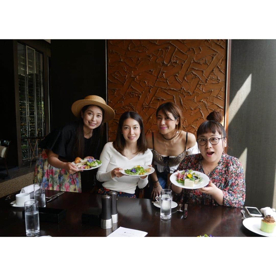 小林恵美さんのインスタグラム写真 - (小林恵美Instagram)「💗💗💗💗 #来月集まるのも楽しみ😊」5月15日 22時43分 - emichan0101