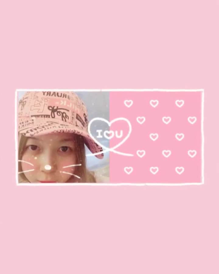 川瀬智子のインスタグラム：「はー。PINKにPINKのロゴネームもかわE♡ 詳しくはTwitter見てね  #かわEの昭和感 #レトロ語 #CAP #MILKFEDFOR TOMMY」
