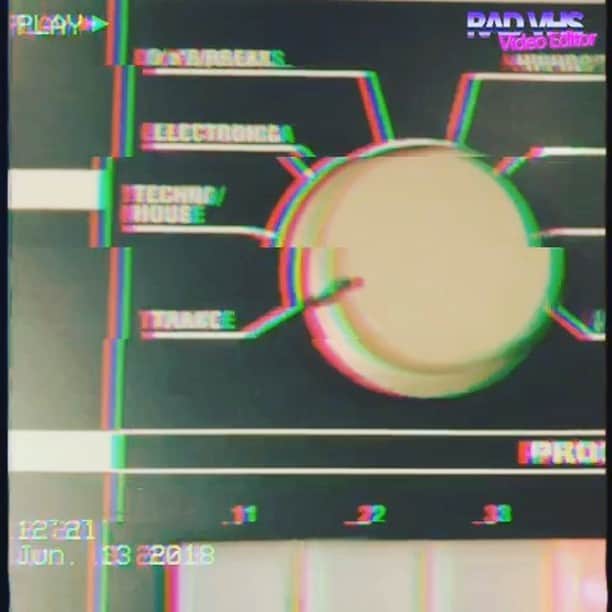 ヨシミナオヤのインスタグラム：「最近は曲作りや、既存曲の詰め作業をしてるよ。マイクロコルグのボリュームつまみがいかれだしてたんで、修理に出してて帰ってきてくれました。嬉しい。 #.このアプリたのしい」
