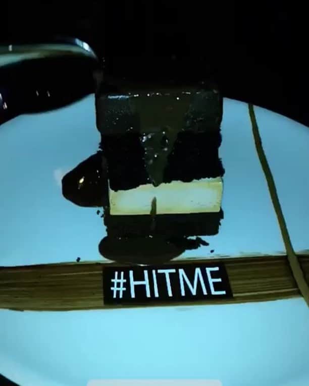 ダニエル・カリジュリのインスタグラム：「🤤 #catchla #hitme 🍰」