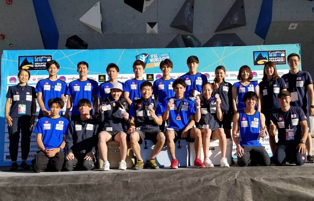 中村真緒さんのインスタグラム写真 - (中村真緒Instagram)「Bouldering World Cup in Vail🇺🇸 ・ ・ I finished 13th place😂 I could move up from 16th to 13th place, but I couldn't get the tops all problems😢 I practice more hard and l want to be more strong 💪 ・ Thank you to take a picture together @margojain ⭐︎ ・ ・ 準決勝は13位で終了！ 予選から順位を上げられ、苦手だと思っていたアメリカ戦で自己最高順位を取れたのは嬉しいけれど、やっぱりもっとたくさんの課題を登りきりたかった！！ 日本に帰ったらワールドユースまでにもっとトレーニングして、強くなります！ ・ ・ #tenaya #chillaz #climbing #bouldering #クライミング #ボルダリング #bwc2018」6月10日 11時45分 - mao___nakamura