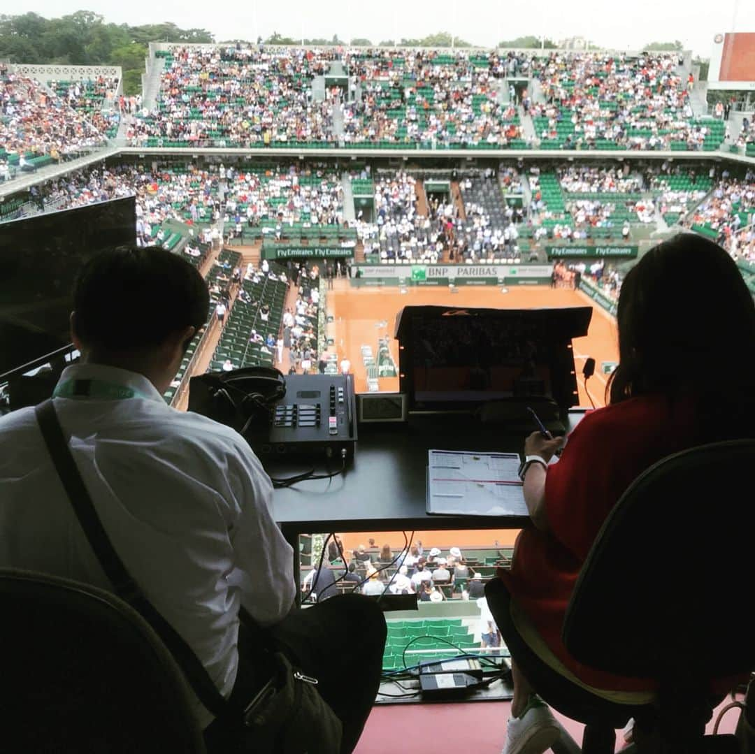 伊達公子さんのインスタグラム写真 - (伊達公子Instagram)「RolandGarros14日目 女子決勝をWOWOWで解説。ハレプvsスティーブンスの素晴らしい決勝でした！ #伊達公子 #kimikodate #rolandgarros2018 #rolandgarros #rg18 #wowowテニス #wowow #frenchopen #frenchopen2018 #paris #パリ #ローランギャロス #ローランギャロス2018 #テニス #テニスプレイヤー #tennis #tennisplayer #フレンチオープン #フレンチオープン2018 #全仏オープン #全仏オープン2018」6月10日 3時00分 - kimiko.date