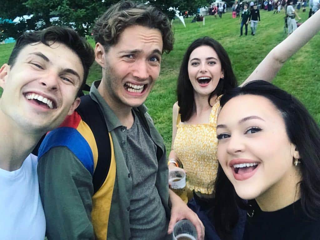 トビー・レグボのインスタグラム：「Despite my expression I love these guys ⭐️⭐️⭐️」