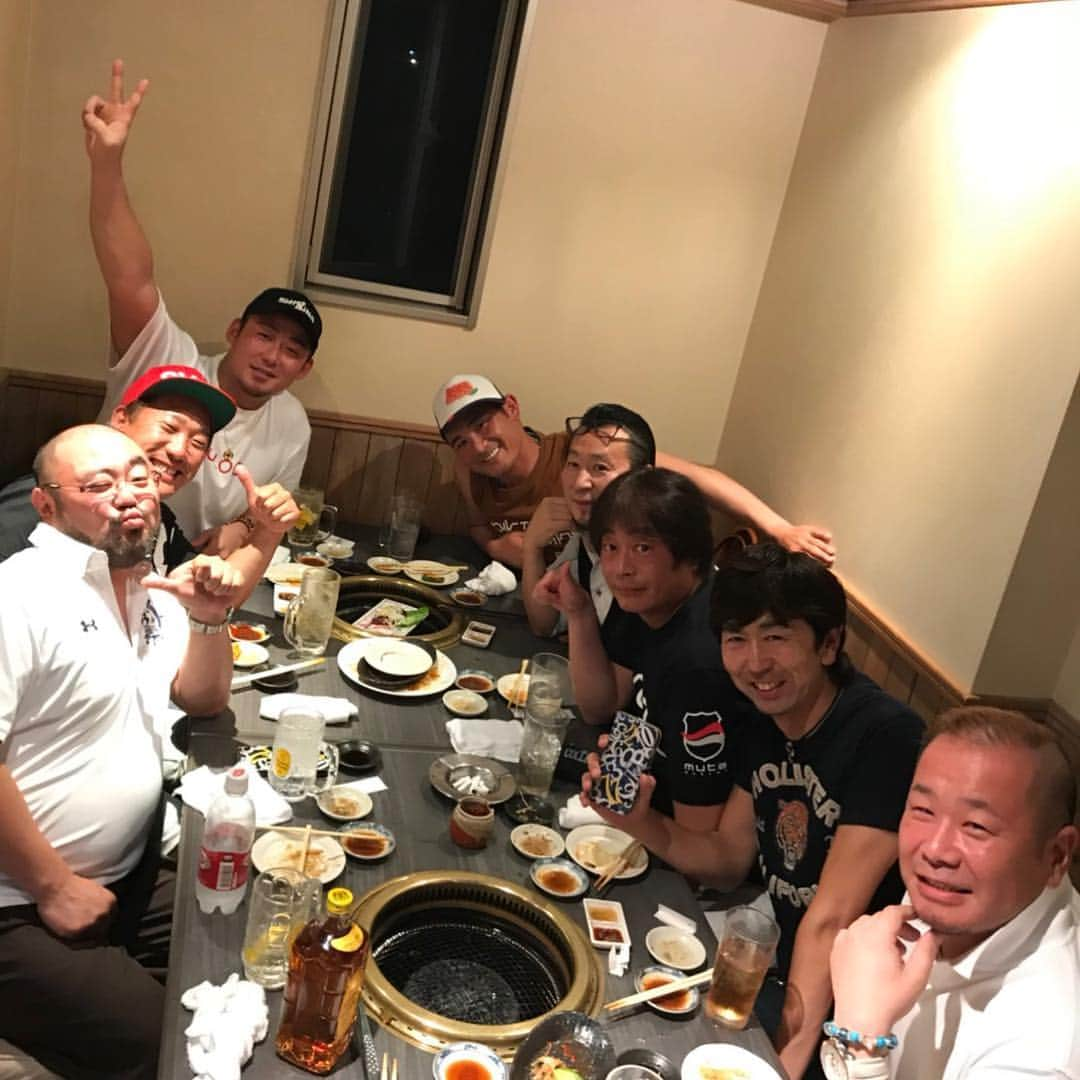 中田翔さんのインスタグラム写真 - (中田翔Instagram)「皆さんおはようございます☀ 昨日は坪井さんに食事誘ってもらいました！！周りの社長さん方もかなり個性的で楽しかったな。。笑。。坪井さんありがとうございました^_^ では、皆さん今日も一日頑張りましょう^ - ^ #中田翔#坪井コーチ#焼肉 #横浜DeNAベイスターズ #北海道日本ハムファイターズ」6月10日 8時58分 - shonakata_official