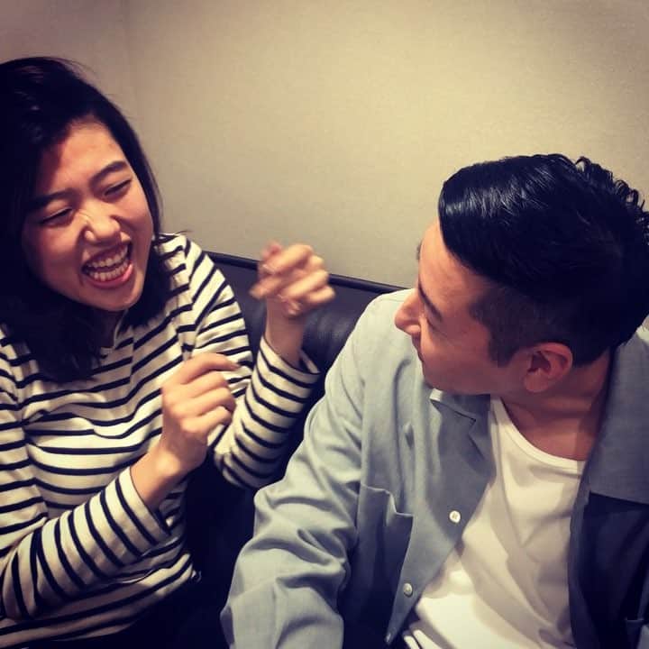 長田庄平のインスタグラム：「バチェラージャパン2ものまね 小栁津さんの性格を自信満々に言い当てる福良さんに対して全然的を得られた感じがしない返事をする小栁津さん #バチェラージャパン #シーズン2 #福良真莉果 #小栁津林太郎 #ものまね #横澤夏子 #チョコレートプラネット長田」