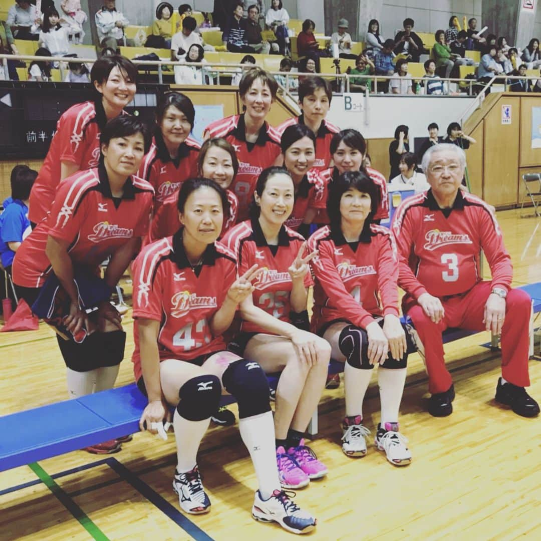 佐野優子さんのインスタグラム写真 - (佐野優子Instagram)「. 宝くじバレーin多賀城市🏐 . 無事に怪我なく終える事が一番😌☝🏻 . いつもイベントで快くアンカーを引き受けてくれるみんなが大好きリーチさんと😘 . #はつらつママさんバレーボール  #宮城県多賀城市 #久々の運動」6月10日 19時57分 - yuko12345