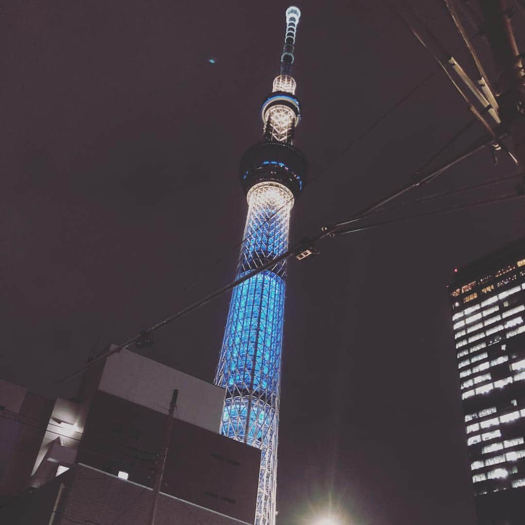 のインスタグラム：「スカイツリー。  このあいだのアリここで ひさびさにみた！！ #スカイツリー #tokyo #押上 #いつかのぼりたい #いつもぎりぎりマン #ぎりぎりで生きてる」