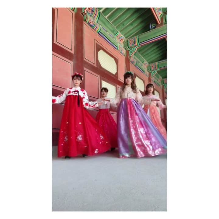 のインスタグラム：「💋 . #tiktok #チマチョゴリ #ふざけてみた」