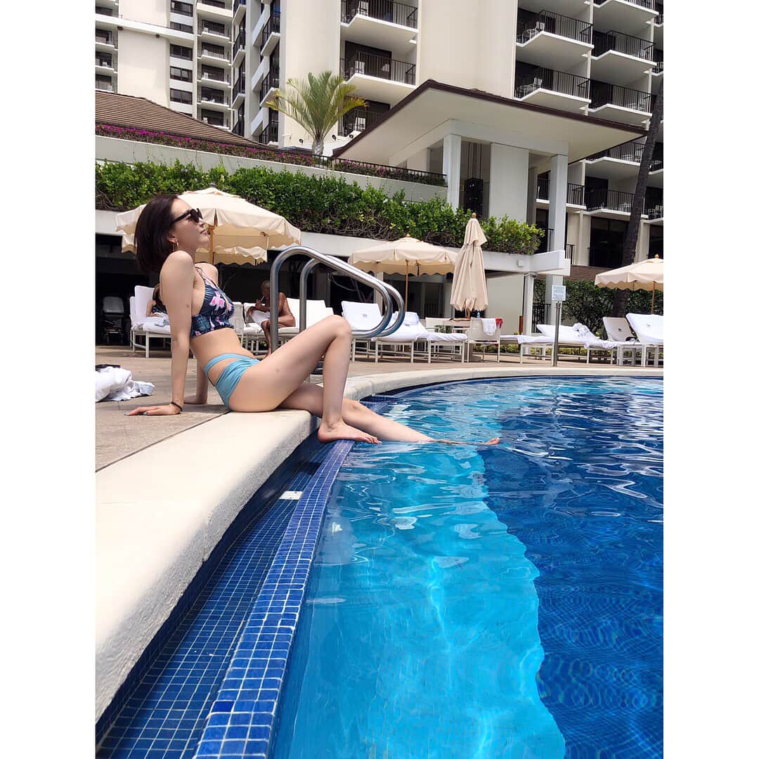 渡辺舞さんのインスタグラム写真 - (渡辺舞Instagram)「今回は海には行かずホテルのプールへ！今年も水着は@alexiastam_official 👙日焼けは嫌いだけどプカプカ水の中気持ちよかった〜〜🐳」6月10日 20時19分 - maipu0125