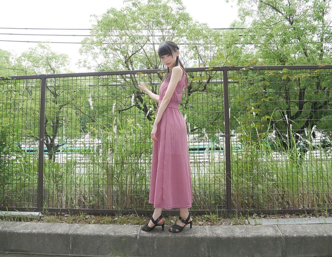 荻野由佳さんのインスタグラム写真 - (荻野由佳Instagram)「. 今日のお洋服です👗❤ 後ろがちょいと開いてて可愛い😊 #lilybrown」6月10日 14時18分 - ogiyuka_ippaiwarae216