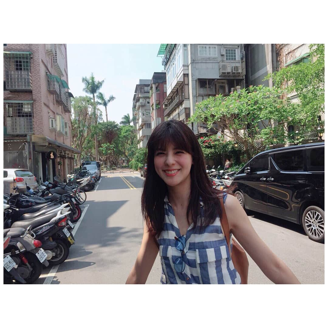 藤井美菜さんのインスタグラム写真 - (藤井美菜Instagram)「. 私は海外に行ったら、住宅街をお散歩するのも好きみたいです。ここでどんなドラマが繰り広げられたんだろう、と考えながら歩きます🍃 저는 해외에 가면 주택가를 산책하는 것도 좋아하는것같아요. 여기에서 어떤 드라마가 있었을까 생각하면서 걷고있습니다🍃 #旅#旅行#여행#travel#観光#관광#sightseeing#台湾#대만#Taiwan#女子旅#旅スタグラム#東門#永康街」6月10日 14時21分 - fujii_mina_0715