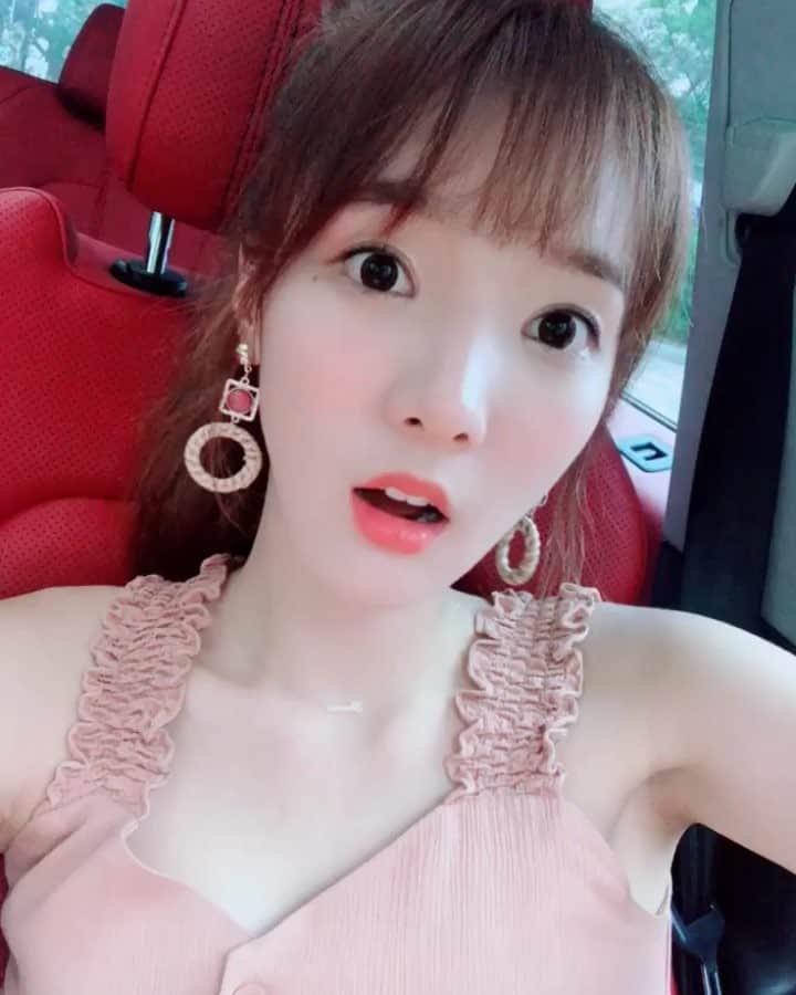 ミンヒ のインスタグラム：「혼자놀기의 달인😧😧😧 호빵 찐빵 대빵」