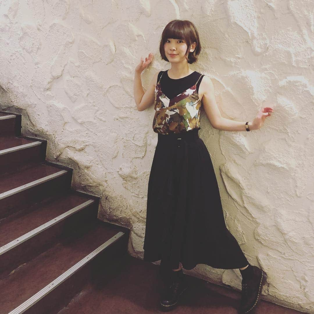 蒼山幸子さんのインスタグラム写真 - (蒼山幸子Instagram)「立派な壁に出くわすと 諸星大二郎の 壁男を思い出してしまう 症候群です。 壁社会👨‍👨‍👧‍👦はあるのだろうか、、 諸星大二郎は今は大好きですが 出会ったのは小さい頃 耳鼻科の病院の待合室に 本があったのがきっかけで 相当のやばさに 子供ながらにトラウマでした。 今思えば そこに諸星大二郎を置く 病院の先生のセンス、、 知れたのでありがたいが 考えてしまう。🧐 そしてドクターマーチンの かわいさに しみじみとするこの頃です。 #erin  #drmartens」6月10日 15時41分 - sachiko_aoyama