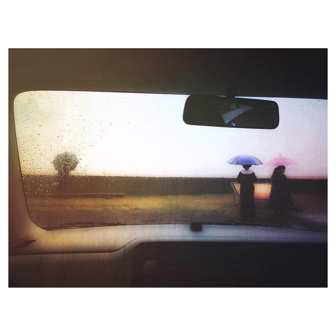 spatulaのインスタグラム：「・ ☔️ ・ 梅雨ですね…アン♪ブレ♪ラッ♪ ・ 「It is rainy season」 ・ ・ (￣^￣)ゞビゴッ★」