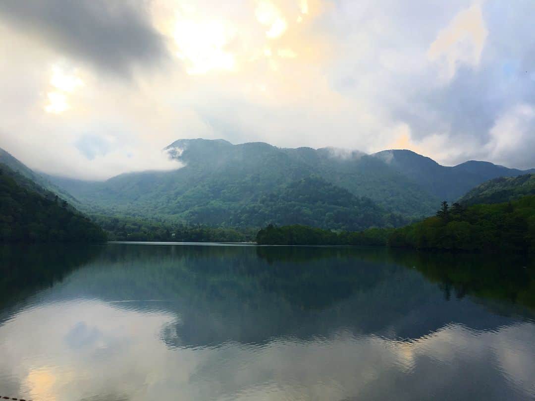 絵美里さんのインスタグラム写真 - (絵美里Instagram)「hiking☀️ . . . . . 湯の湖、湯滝、戦場ヶ原、石楠花橋、竜頭ノ滝など。それぞれ景色が違って素敵だったなぁ🍃🍃 . . 奥日光、また季節が変わったら来よっ👟 . . . . . . #hiking  #nikko  #nature  #drifter  #日光 #ハイキング」6月10日 18時46分 - emiri616