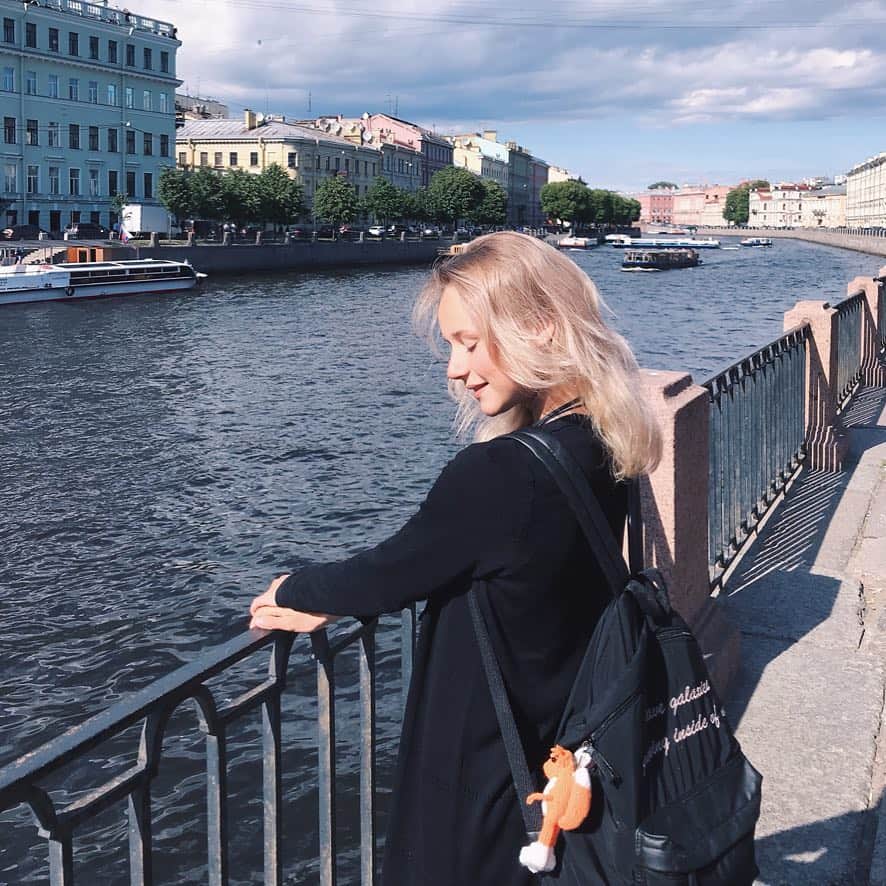 セラフィマ・サハノヴィッチのインスタグラム：「Никакие теракты, болезни, революции, партийные чистки, переносы столицы, высылки интеллигенции, блокады и лихие времена не смогли отнять у него воли к жизни. Он падал и поднимался. Любимый Петербург ❤️」