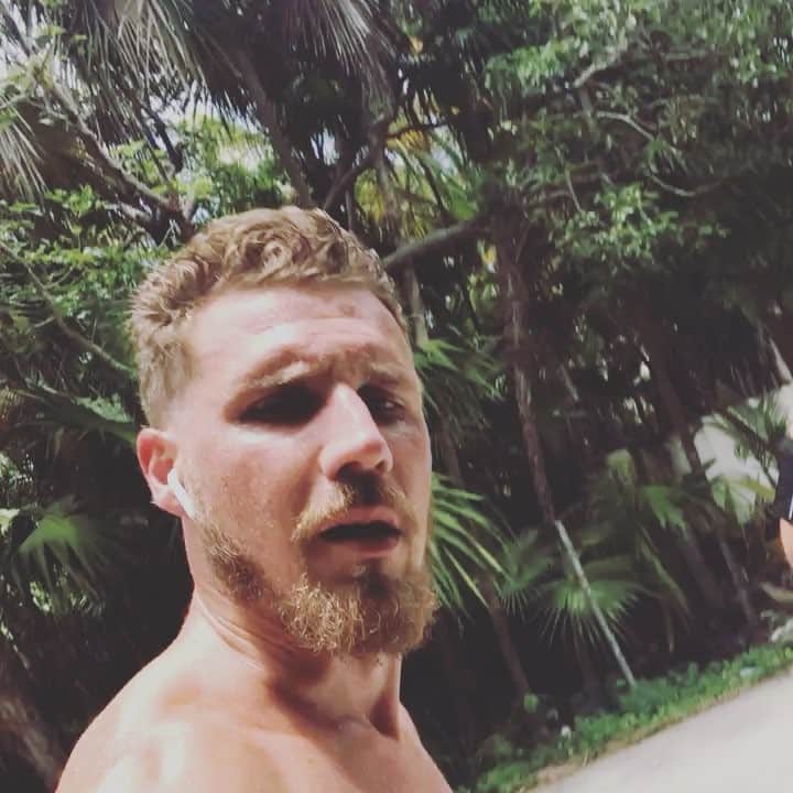 グレゴリー・セルティッチのインスタグラム：「Holidays #tulum @theopellenard」
