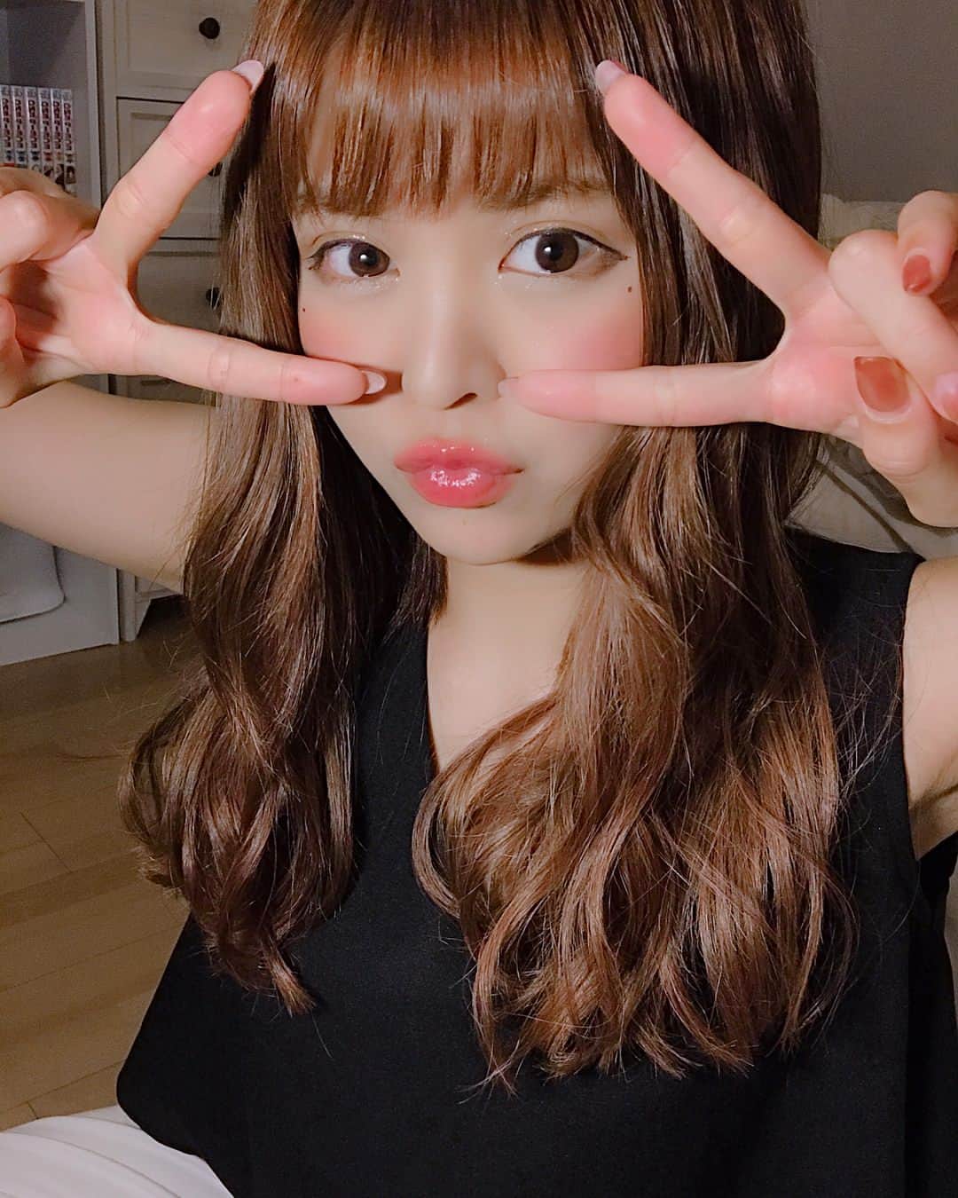 ななぴさんのインスタグラム写真 - (ななぴInstagram)「🌧﻿ ﻿ ﻿ あーめー☔️﻿ ﻿ 梅雨のうちに﻿ 紫陽花見にいきたいなぁ。﻿ ﻿ ﻿ 今日のお洋服は﻿ titivate (@titivatejp)﻿ ﻿ ﻿ 後ろにワンピース🤭 髪の毛巻いたのにとれちった ﻿ #titivate #ティティベイト#titivatestyle #Vネックフレアノースリーブブラウス #ootd #outfit #coordinate #コーデ #私服 #dailylook #プチプラ #プチプラコーデ #シンプルコーデ #ノースリーブ #裸眼 #メイク」6月10日 21時37分 - __nanapgram__