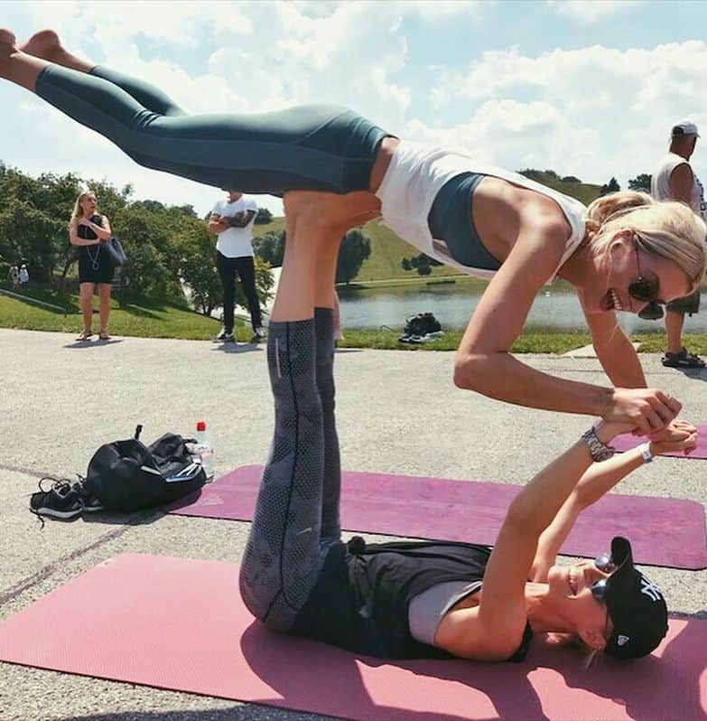 レナ・ゲルケさんのインスタグラム写真 - (レナ・ゲルケInstagram)「Anzeige/Ad| We did some yoga, meditation, tried some crazy yoga poses and I found the love of my life(3rd pic💞🙏🏻) ☀️ thank you @wanderlustdach and @adidas_de for this fun day 👌🏻🎉🙌🏻🤗」6月10日 22時37分 - lenagercke