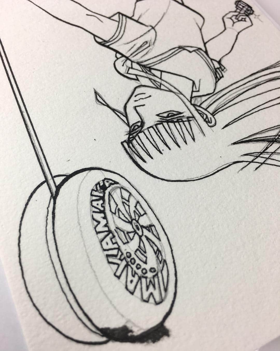 のインスタグラム：「修正出来ない4色絵のペン入れ最後の最後にヤッてしまった(꒦ິ⌑꒦ີ)描き直すしか...これがアナログのツライところ。 #ペン入れ #痛恨のミス  #イラスト #摩訶摩訶 #ミッチー #キャラクター #アナログ #描き直し #makamaka」