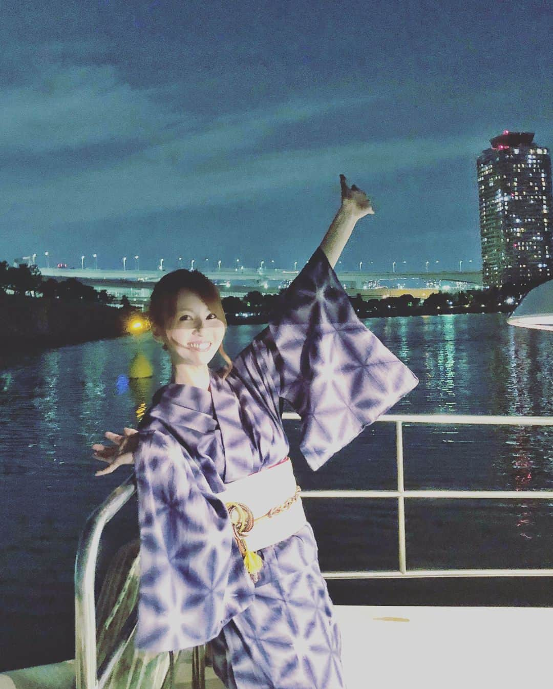 辰巳ゆいさんのインスタグラム写真 - (辰巳ゆいInstagram)「昨日は、ゆいのバースデーイベントに来てくれて本当にありがとうございました💗💗 . 今年は、ファンの方がゆいサイズの浴衣をプレゼントして下さったので、その浴衣を着てみました♡ ステキな浴衣ありがとうーー٩꒰ಂ❛ ▿❛ಂ꒱۶♡ . 今年も、こうして皆さんにお誕生日をお祝いしてもえて、本当にハッピーです💗笑 ＼(^ω^)／ . イベントを今でも続けて居られるのも、みんなの応援や支えがあるからです♪ . イベントに来てくれる人がいなきゃ、イベントも出来ないですからねー💦💦 . チームゆいぴょんの皆さん♡ いつもありがとうございます😊😊 . あと何回、こうしてお誕生日イベントが出来るのか分からないけど… 開催してるうちは、会いに来てくれたら嬉しいです💗 . 昨日も、楽しすぎたー＼(^ω^)／ ケーキや、プレゼントも用意してくれて本当にありがとう🧡🧡 . くりりんも毎年来てくれてありがとー💗💗 . 来年も、みんなと一緒にお誕生日お祝い出来るよう、頑張っていきますのでこれからもよろしくお願いしますっ❤️ . 改めて、お誕生日イベントに来てくれた皆さん！ありがとうございましたっ😊 限定特典も、気に入ってもらえてたら嬉しいなっ😆 . #チームゆいぴょん #バースデーパーティー #イベント #屋形船 #浴衣 #ありがとうございました #楽しかった  #みんな大好き #くりりん」6月10日 23時33分 - yuitatsumi