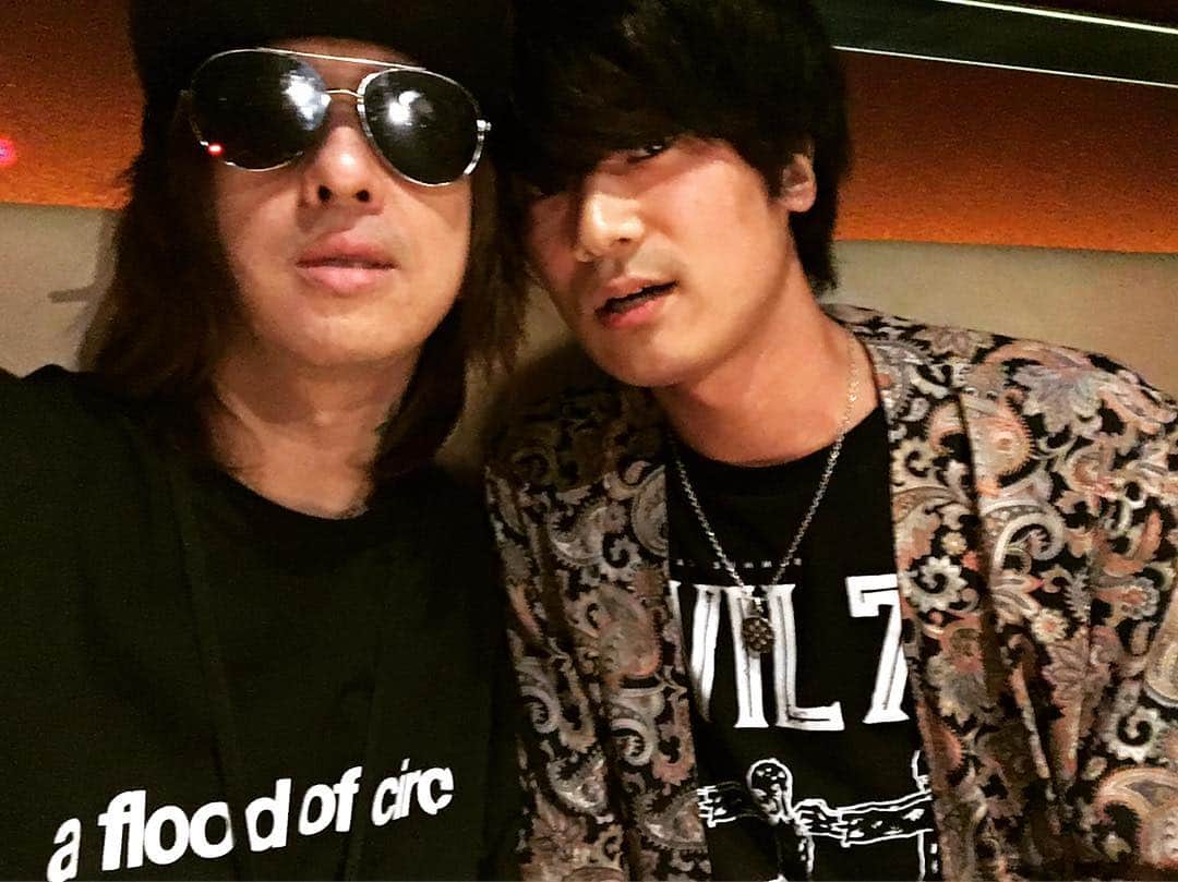 のインスタグラム：「亮介くん  @a_flood_of_circle_official #afloodofcircle」