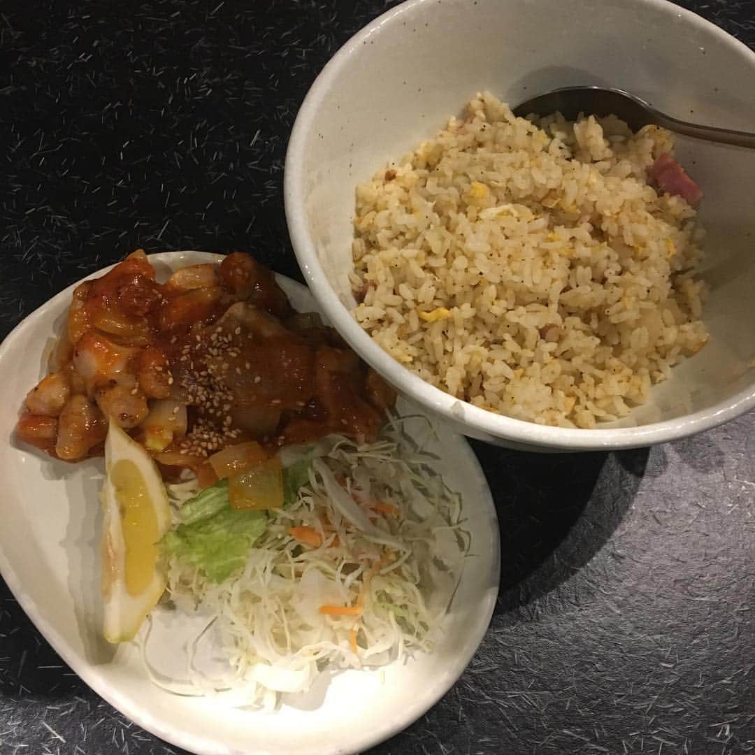 かるび家三宮店のインスタグラム：「_ 今日の賄い！ そろそろメニューも変わる予定です。  いろんなイベントも始まるので是非お越しください👳🏿‍♂️ #三宮 #焼肉#美味しい#安い」