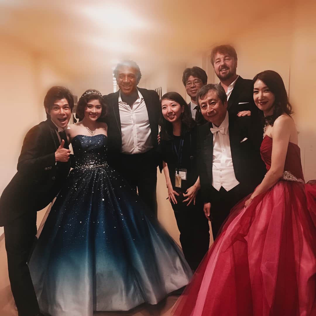 宮澤エマさんのインスタグラム写真 - (宮澤エマInstagram)「Princess fantasies fulfilled ✔︎ Musical Meets Symphonyの三日間、ヘアメイクそして衣装の皆さまのお力でプリンセス気分でした。もうちょっとだけ浸らせていただいちゃう。  2着ともロマンチックで最高に姫気分だったんですが、余裕なさすぎで1部のドレスは正面からの写真がないという宮澤クオリティでございます。  #馬子にも衣装 #うっとり #キラキラキラキラ #ありがとうございました #butreally #ifeltlikeaqueen #princessselfie #thecrown」6月11日 0時02分 - emmamiyazawa