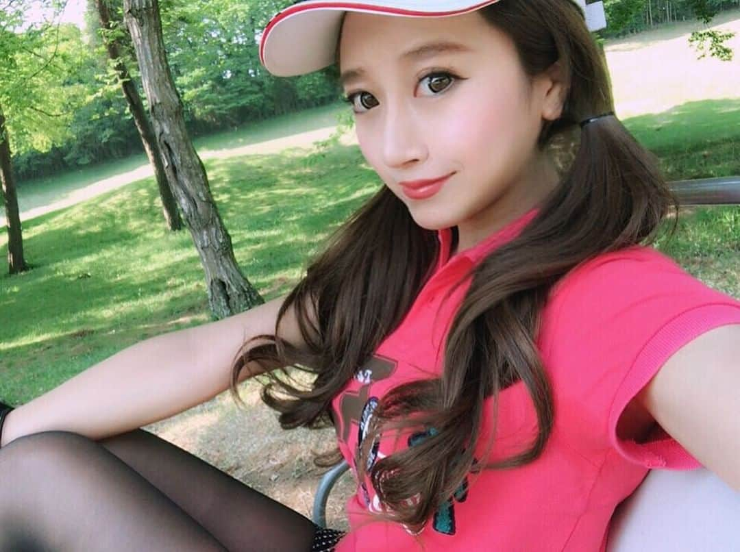 golfjoshiのインスタグラム：「. . ａｋｉさん( @_akichangram_ )の素敵なお写真😍🏖 ツインテールとゴルフウェアがとても可愛いです👍✨ . 掲載を希望される方は、投稿する時に @golfjoshi と #golfjoshi のタグを付けてご投稿ください😆❣️ . #カメラ女子 #インスタゴルフ #スタイル #golfwear #女子カメラ #キャロウェイ #ゴルフ好きな人と繋がりたい #大人可愛いコーデ #ゴルフファッション #ゴルフ日和 #美意識高め #ゴルフ好きと繋がりたい #コンペ  #オシャレ女子 #女子力アップ #美女 #インスタゴルフ部 #モデル #美人 #ゴルフ女子 #golf #大人可愛いファッション #美脚 #大人可愛い #スポーツ女子  #goodtime #golfgirl #ゴルフ #女子力」