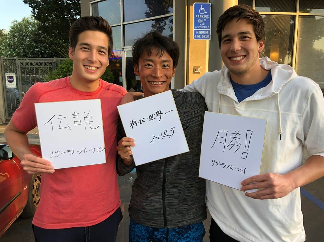 入江陵介さんのインスタグラム写真 - (入江陵介Instagram)「tough weekend with two brothers!! 50m knockout was tie🥇!!! (Nooo swimoff😂) sanjose → colorado 🏔  TYR サンタクララ大会 満足のいく結果では無かったものの順調に来ていると思います！ 50mではtop8 - top4 -top2と少しずつ減っていくシステムで最後の二人同着一位となりました。笑 会場からは「swimoff!」と歓声が上がってましたが実施されませんでした。笑  明日から久しぶりの高地合宿！殻を破れる合宿にします🏊‍♂️ パンパシ水泳への目標を二人にも日本語で書いてもらうというテレ朝さん。笑  #tyrproseries #santaclara #colorado #イトマン東進」6月11日 14時31分 - ryosuke_irie