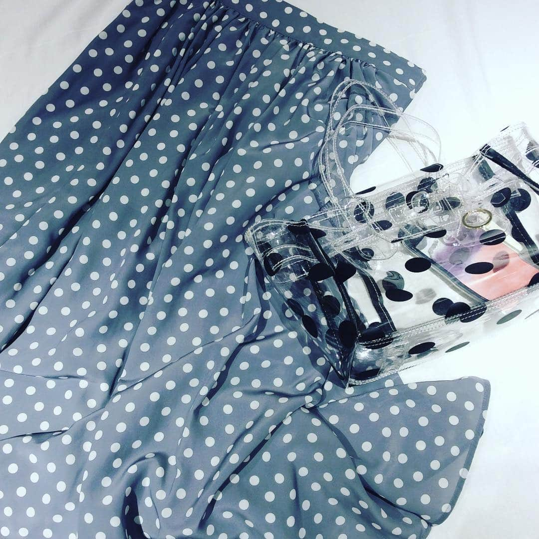 SUPERIOR CLOSET代官山路面のインスタグラム：「* 雨の日には水玉がぴったり! * #skirt#スカート#dot#ドット#水玉#bag#バッグ#pvc#superiorcloset#daikanyama#代官山#tokyo#東京#japan#日本#womensfashion#fashion#ファッション#elegant#lady#casual#girl#セレクトショップ#enjoy#summer#rainyday#雨」