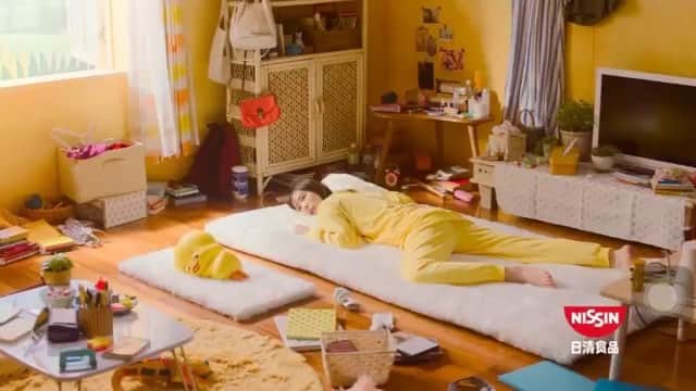 新垣結衣　ファンアカウントのインスタグラム：「最近たくさんのＣＭをやっててほんとに目の保養です😍😍 前の投稿でも祝ったけどほんとお誕生日おめでとう🎉  体には気をつけて、これからの活躍も楽しみにしてます😍 #新垣結衣#ガッキー#新垣結衣好きな人と繋がりたい #新垣結衣好きな人フォローしてね #新垣結衣誕生祭2018 #新垣結衣を愛でる #十六茶 #チキンラーメン」