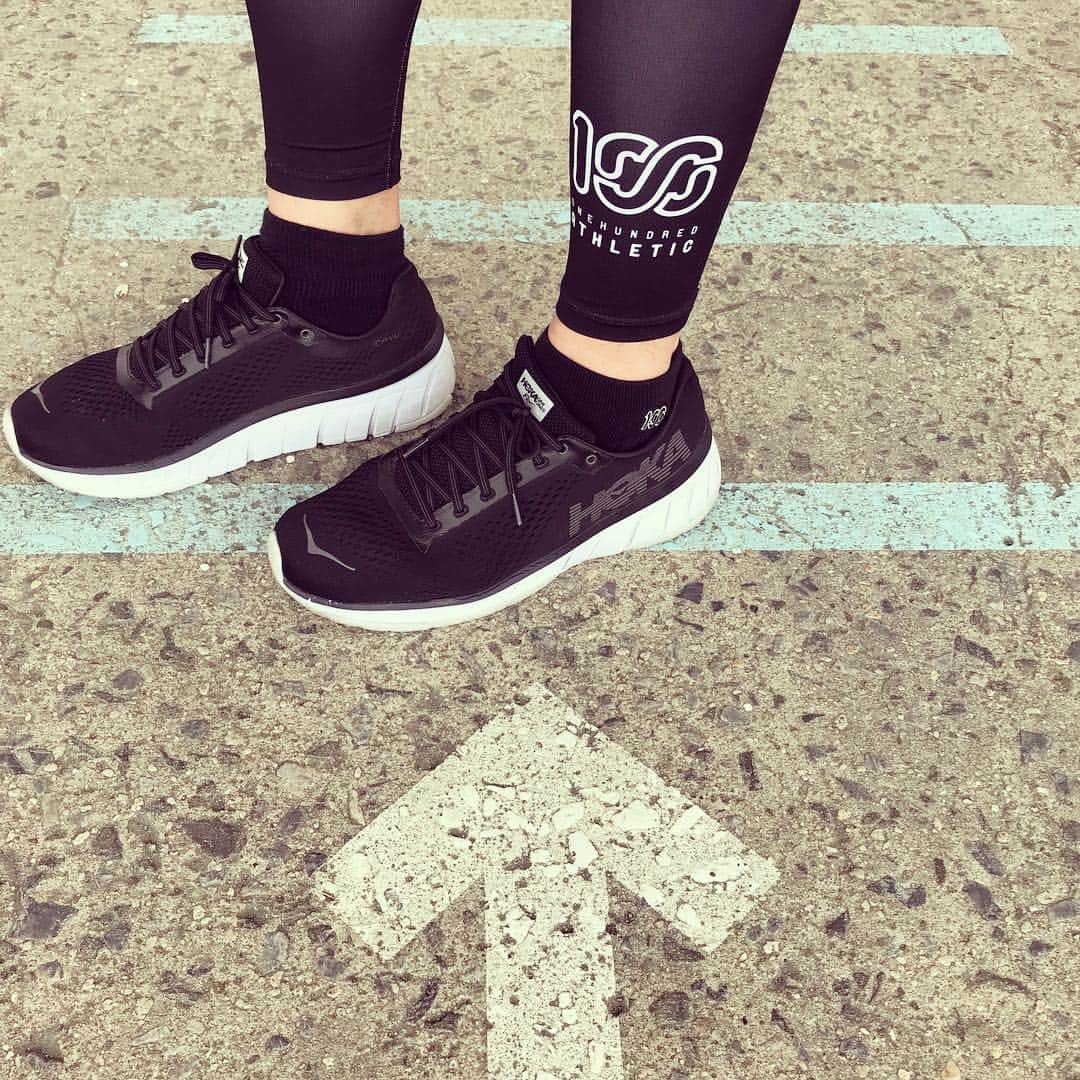 宇野薫のインスタグラム：「UNO☆KICKS  今回の旅の靴は ホカオネオネのCAVU もちろん今朝の #UNORUN にも 履きました。  #unokicks #oymgram  #hokaoneone #hokaoneonecavu  #onehundredathletic #100athletic #caoluno  #unocaolshowten  #ホカオネオネ」