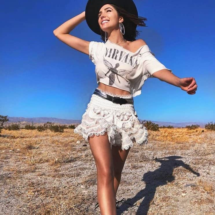 トランクショーさんのインスタグラム写真 - (トランクショーInstagram)「@oliviaculpo in our Trunk Ltd Nirvana boyfriend tee 💕 available now @freepeople 🌈🦋 #trunkltd #nirvana #babesinbandtees」6月11日 12時48分 - trunkltd