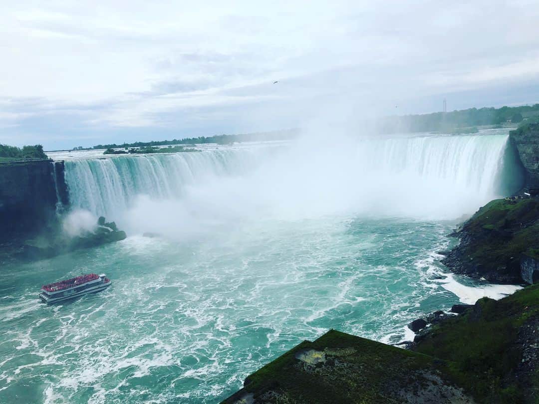 菊池仁香のインスタグラム：「トビタテ同期のみんなと！ナイアガラの滝行ってきたよ(((o(*ﾟ▽ﾟ*)o)))！ みんなもうすぐ帰っちゃう！寂しい！！ 明日から研究頑張る！！！！ #niagarafalls #canada #toronto #university #studyabroad #universitylife #トビタテ」