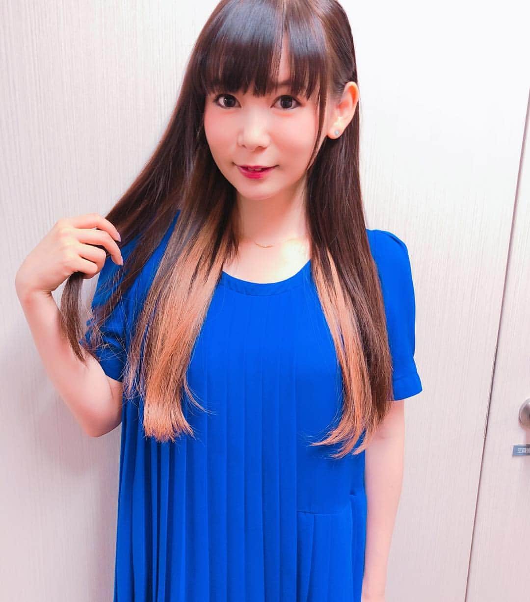 中川翔子さんのインスタグラム写真 - (中川翔子Instagram)「今日は番組収録♪ 目が覚める様な青い衣装！ #中川翔子 #しょこたん #番組収録 #cute」6月11日 13時09分 - shoko55mmts