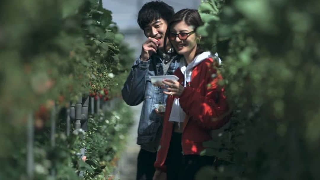 のインスタグラム：「聖南に異変！？至恩が禁断の質問を…！ つば冴・至恩お互いのために二人が出した答えは…？ このあとすぐ！24:00より『TERRACE HOUSE OPENING NEW DOORS』 第21話「TUNE-UP」Netflix にて配信いたします。 #TERRACEHOUSE #テラスハウス  @tokui_yoshimi  @ryotayamasato  @babazonoazusa  @toritori0123  @officialshonohayama  @netflixjp #ネトフリ  @taka_brew  @korochan25  @seanokmt @seina4444  @shoheyuemura  @kosetamayu」