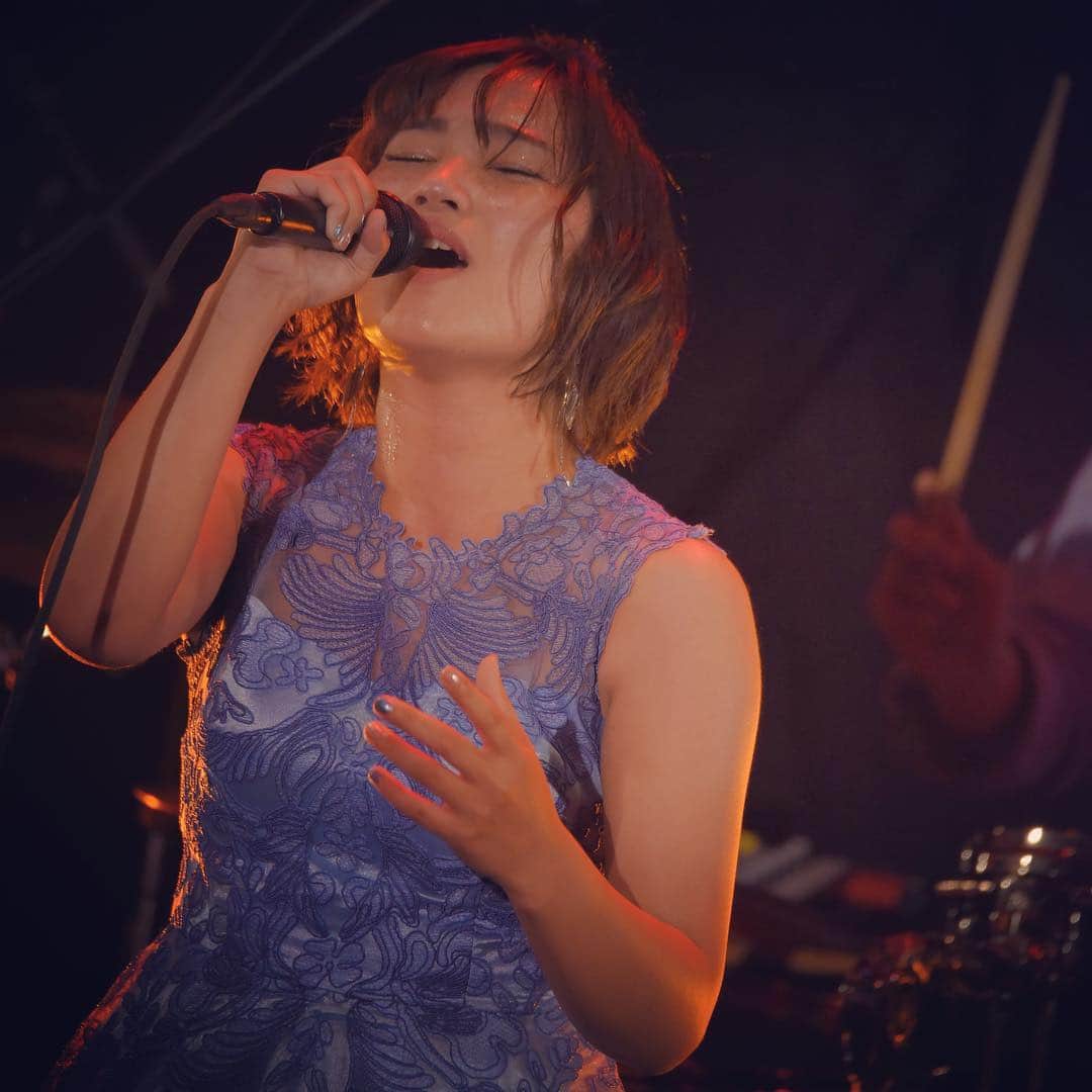 R!Nのインスタグラム：「Live Photo 2018.06.07 ワンマンライブ @ 渋谷マウントレーニアホールプレジャープレジャー . 📷 by 桝田涼太 . #Portrait #photo #model #singer #singersongwriter #music #ワンマンライブ #musicismylife #photography #ライブ #渋谷 #コンサート #ホール #image #instagood #instapic #like4like #followme #写真好きな人と繋がりたい #写真 #坂本理沙 #RIN #Gemie #KWC2017 #instamusic #ライブ #カラオケバトル  #liveperformance #RINワンマン0607」