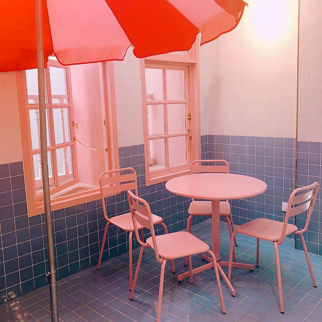 石川晶子（あきぽよ）さんのインスタグラム写真 - (石川晶子（あきぽよ）Instagram)「#codeさん👗  今月も韓国へ行ってきたよ🇰🇷 初めてSTYLE NANDAの明洞店に行ってきたんだけど、とっても可愛くてテンション上がってしまった💕😆 . ピンクプールカフェもちょこっと覗いてみた！ . . . 今回は買い物しなかったけど 次回はゆっくり周りたいな💙 . . . #stylenanda #明洞 #韓国 #korea #pink #pinkpoolcafe #그램 #친스타그램👭 #메이크 #메이크업 #몸스타그램 #데일리록 #옷스타그램 #멋스타그램 #코디 #네일스타그램 #머리스타그램 #오오티디」6月12日 0時32分 - i_am____aki