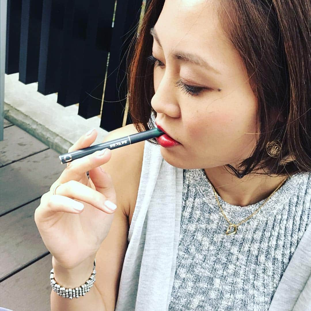 DR.VAPEさんのインスタグラム写真 - (DR.VAPEInstagram)「女性が吸っていてもおしゃれなDR.VAPE。 プレゼントにおススメです🎁 * * #DRVAPE#VAPE#present#girl #ドクターベイプ#べイプ#プレゼント#おすすめ#ニコチンゼロ#タールゼロ#旅好きな人と繋がりたい#おしゃれさんと繋がりたい#女性におすすめ」6月11日 19時05分 - dr.vape_official