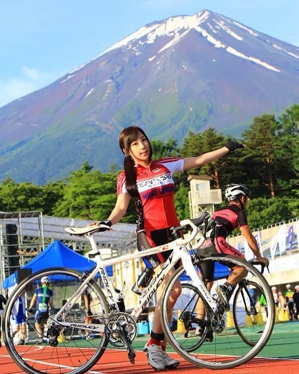 林檎蜜紀さんのインスタグラム写真 - (林檎蜜紀Instagram)「富士ヒルクライム無事に完走&下山出来ました！今年も沢山応援ありがとうございました😊 今年は下りが雨ですごく怖かったです☔️ #followalways #フォローミー #いいねして #bikegirl #kawii #Japanesestyle #me #prettygirlsonbike #sexyandbicycle #fixiegirls #cyclist #cyclingphotos #beautyofcycling #lovesport #mtfuji  #富士ヒルクライム  #富士ヒル  #ロードバイク女子」6月11日 22時04分 - ringo_mitsuki