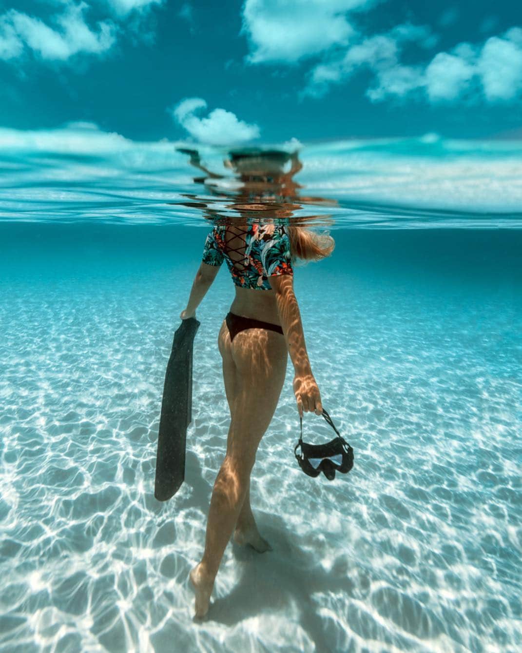 サシャ・カリスのインスタグラム：「Swim with me? 💦 👙 @bodyglove @bodyglovegirl」