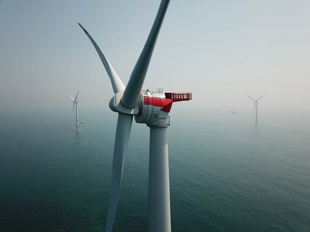 GeneralElectricさんのインスタグラム写真 - (GeneralElectricInstagram)「After an epic journey, the first set of the 66 GE Haliade 150-6MW wind turbines have been installed at Merkur offshore wind farm. Manufacturing, transporting and constructing these giants involved more than 400 workers, accounting for nearly 2 million pieces. Once all 66 turbines are online, they can generate enough power to supply half a million European homes with renewable energy. Check out our Story highlights to follow the turbines’ complex path to installation.  #Haliade #Merkur #renewables #windturbines #innovationpowerhouse」6月12日 1時41分 - generalelectric