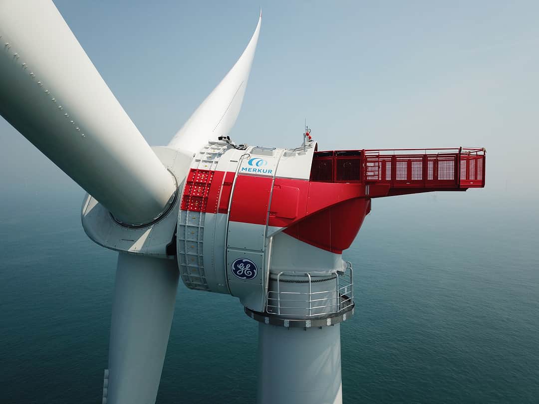 GeneralElectricさんのインスタグラム写真 - (GeneralElectricInstagram)「After an epic journey, the first set of the 66 GE Haliade 150-6MW wind turbines have been installed at Merkur offshore wind farm. Manufacturing, transporting and constructing these giants involved more than 400 workers, accounting for nearly 2 million pieces. Once all 66 turbines are online, they can generate enough power to supply half a million European homes with renewable energy. Check out our Story highlights to follow the turbines’ complex path to installation.  #Haliade #Merkur #renewables #windturbines #innovationpowerhouse」6月12日 1時41分 - generalelectric