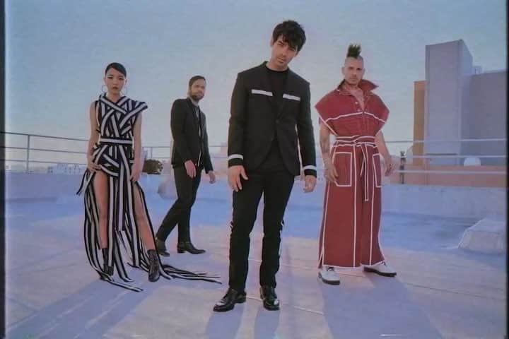 ジンジョー・リーのインスタグラム：「🔂 @dnce」