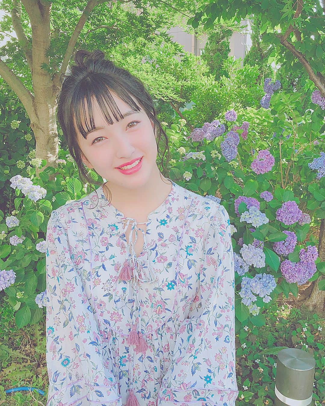 のインスタグラム：「フォロワー3万人❤ . . ありがとうございます🤤 これからもよろしくお願いしますﾍﾟｺﾘ(.. )♡ . 3万人突破企画として この投稿でのコメント返信タイムします😊 . 時間は15時まで〜 (3万人にかけて3時)  1人、1コメントにしていただけると嬉しいです！ . 待ってます😊 この機会に是非フォローしてみてね✨  #梅雨 #紫陽花 #あじさい #あめ #雨 #☔ #コメント大歓迎 #これからもよろしくね  #フォローミー」