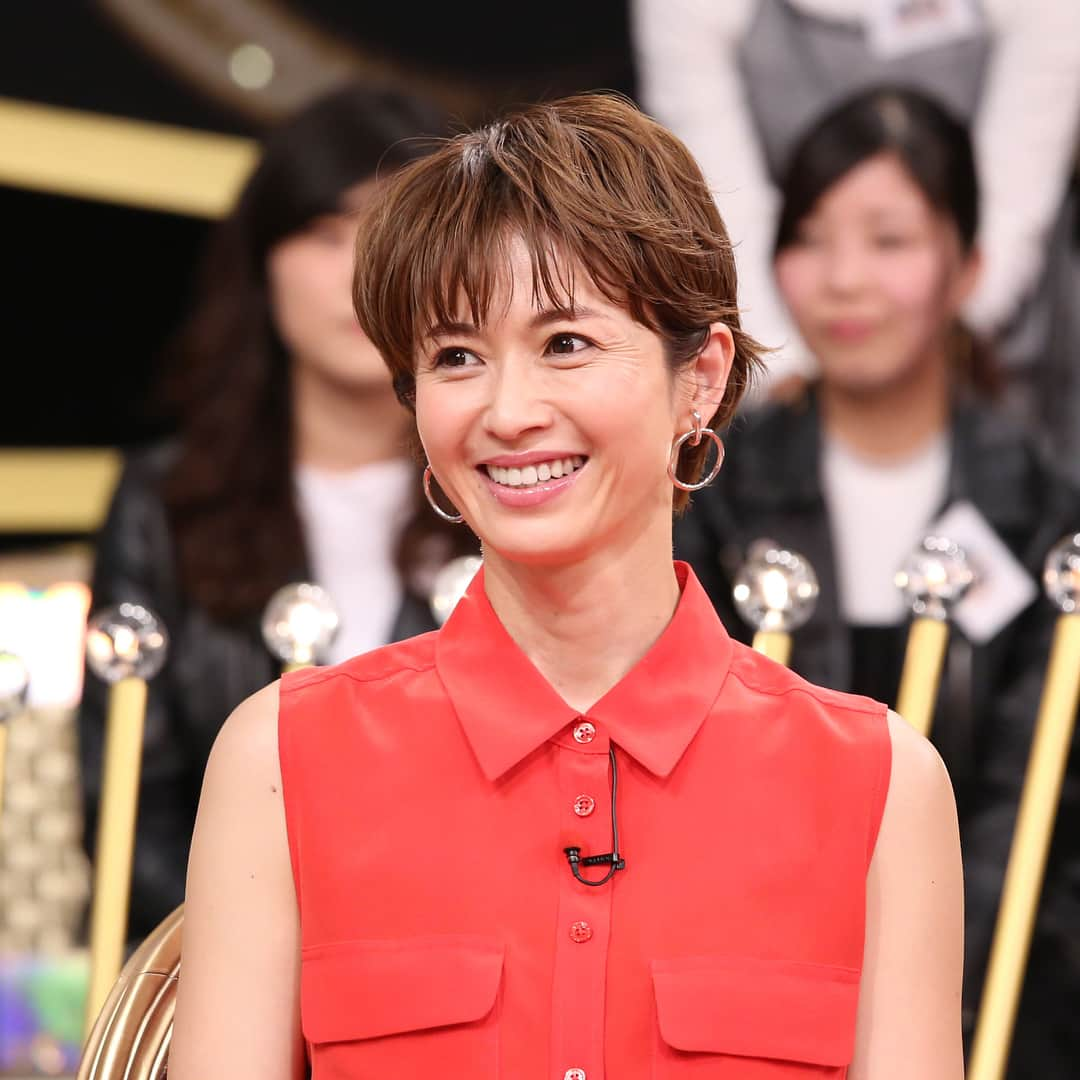 日本テレビ「1周回って知らない話」さんのインスタグラム写真 - (日本テレビ「1周回って知らない話」Instagram)「明日よる7時からは1周回って知らない話☝️✨ W杯直前・サッカー界ウラ事情スペシャル⚽🏃💨 人気サッカー選手を支える美人妻たちの不満爆発‼️ ド派手に見える私生活の裏側には苦労が耐えない家族の姿が！🙈 さらに90年代サッカーバブル時代の秘蔵映像大公開👀✨‼️ 前園・モデル顔負けの㊙写真＆ＣＭ映像とは⁉️😂 ギャル曽根＆ゆうこりんが羽田空港でグイグイ調査✈️ CAは美人じゃなきゃなれない？ なぜ航空チケットは料金がバラバラ？ 結婚相手はお金持ち？ 現役CAに禁断の質問を直撃‼️🕺 ©️日本テレビ #１周回って知らない話 #1周 #東野幸治 #川田裕美 #岡田結実 #W杯 #サッカー #福田正博 #前園真聖 #城彰二 #丸山桂里奈 #畑野ひろ子 #潮田玲子 #岡井千聖 #朝日奈央 #加藤諒 #菊地亜美 #小倉優子 #ギャル曽根 #羽田空港大調査 #現役CAインダビュー」6月12日 18時19分 - ntv1syuu_hanashi